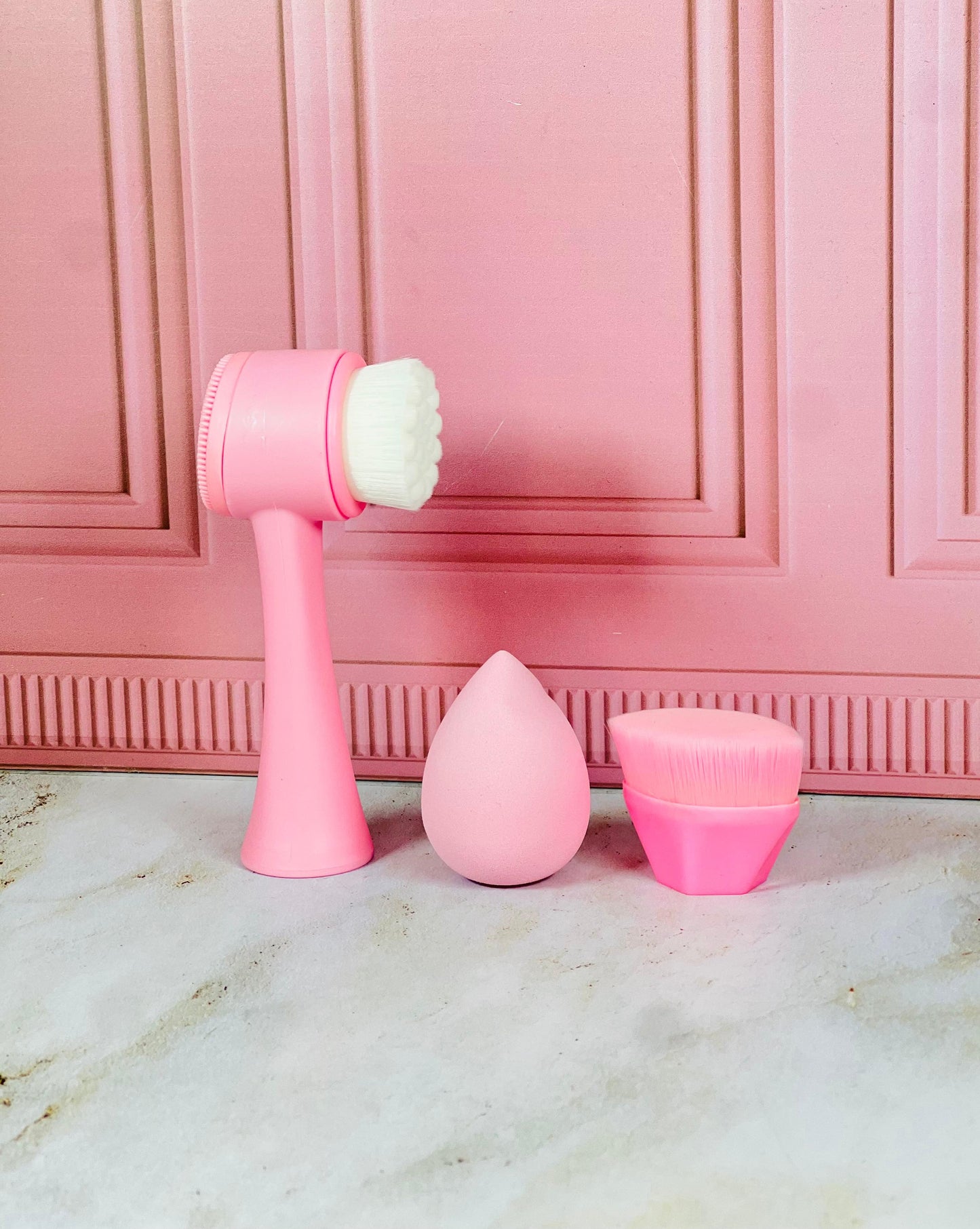 SET X3: CEPILLO FACIAL, POMO, BROCHA.